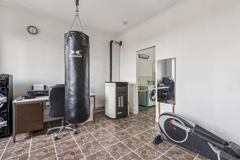 Maison de 7,5 pièces avec local commercial et 5 places de parc au centre de Romont (8)