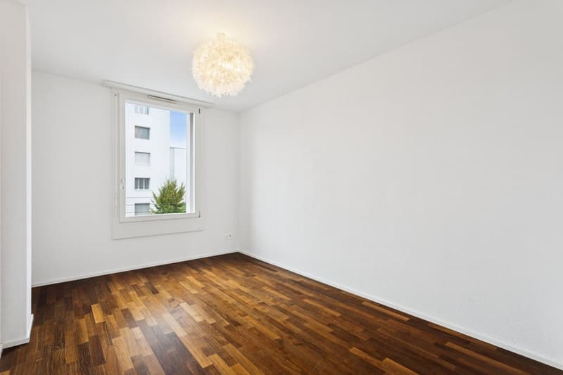 Appartement lumineux de 3,5 pièces avec loggia (4)
