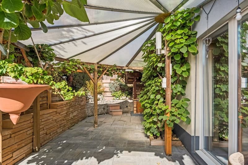 Lumineuse maison mitoyenne avec grand jardin à Cernier (10)