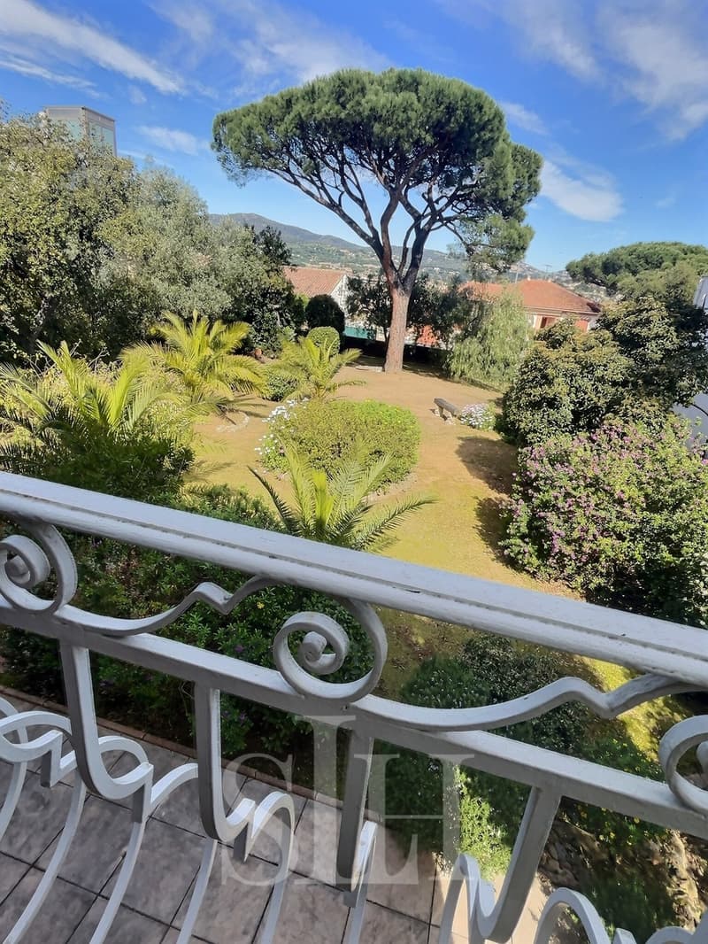 Villa de caractère a proximité du centre et de la plage. (6)