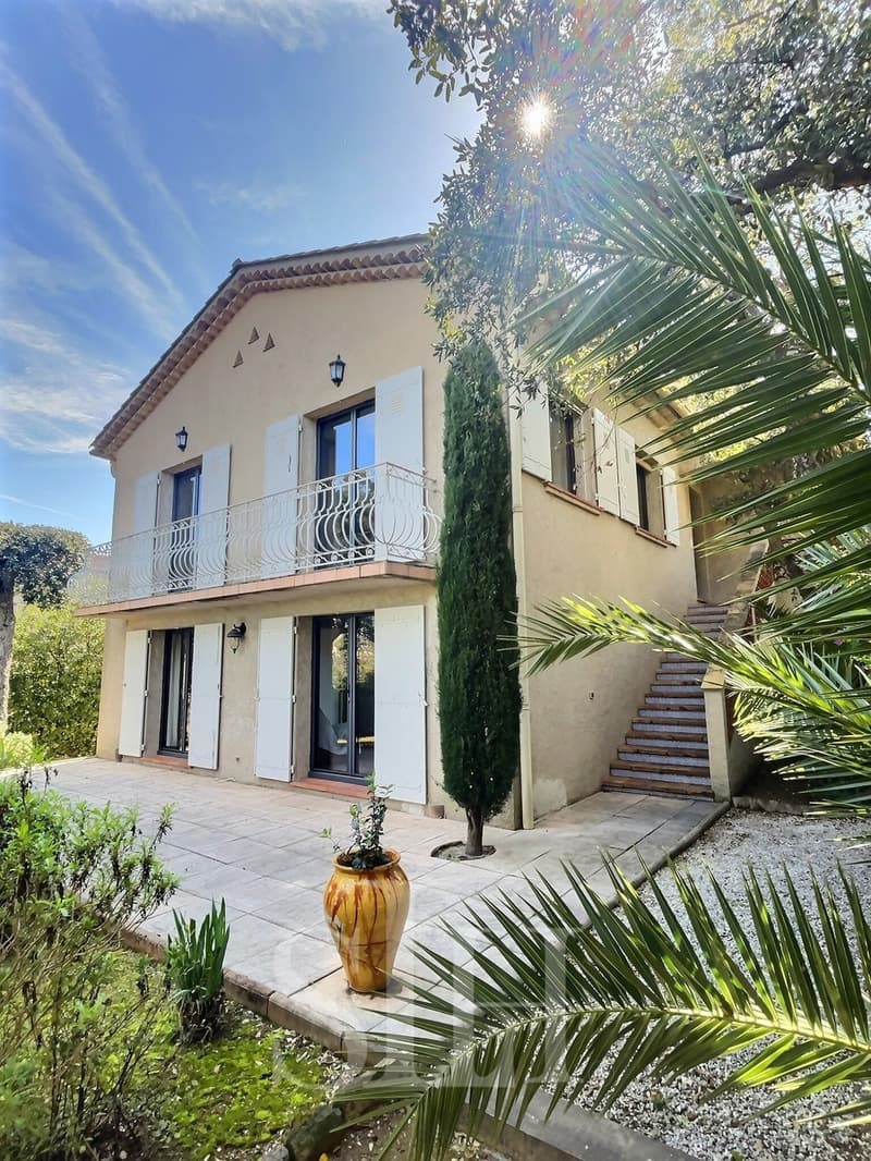 Villa de caractère a proximité du centre et de la plage. (2)