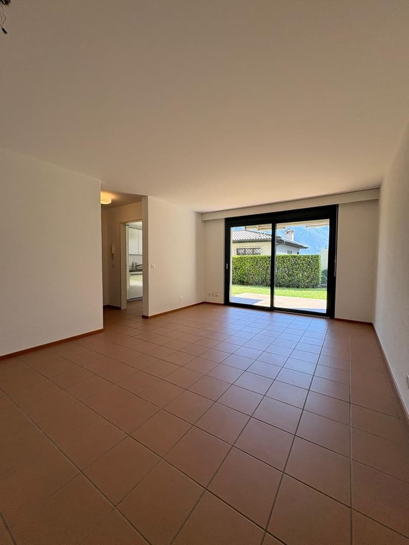 Appartement de 2,5 pièces au rez-de-chaussée, Minusio (2)