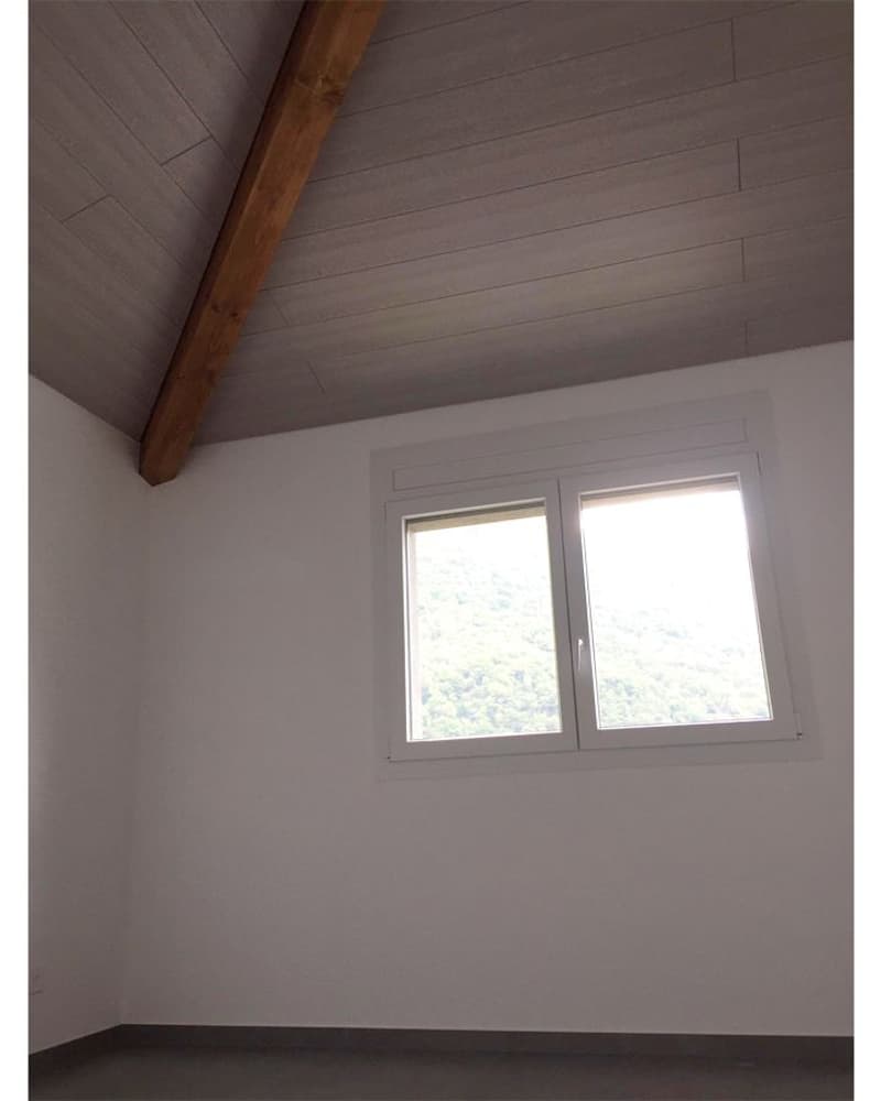 Dachwohnung mit 4.5 Zimmern und privatem Garten, Lumino (9)