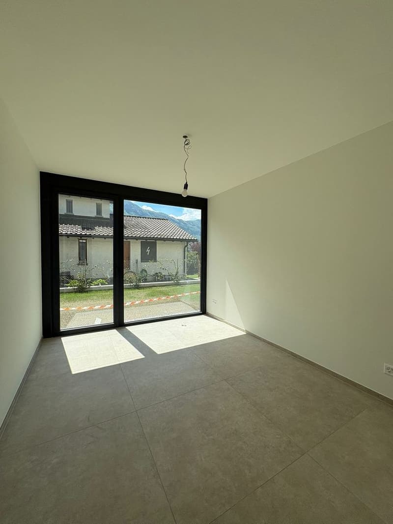 Elegante appartamento di 4.5 locali con giardino privato a Giubiasco (9)