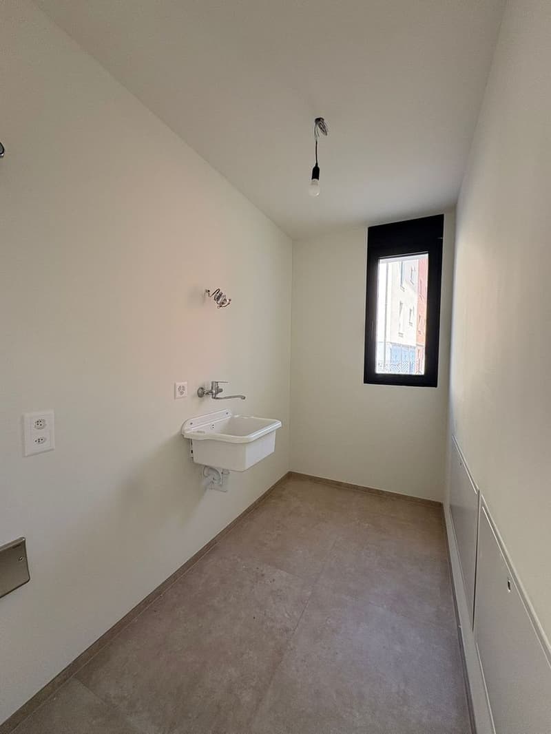Elegante appartamento di 4.5 locali con giardino privato a Giubiasco (12)