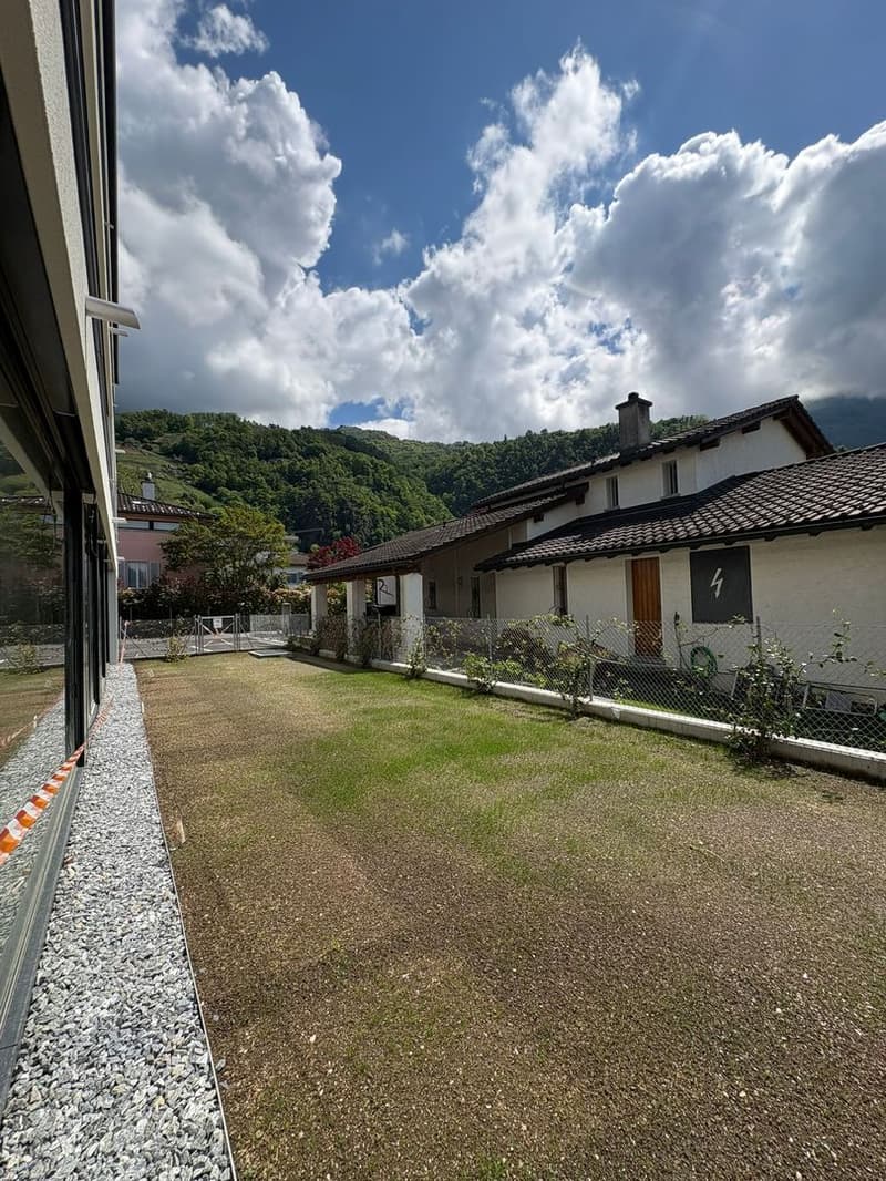 Elegante appartamento di 4.5 locali con giardino privato a Giubiasco (6)