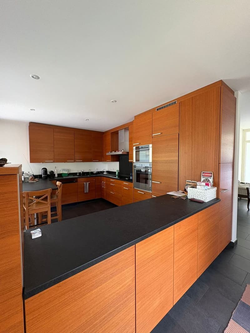 Detached house with large garden in quiet location in Grono (5)