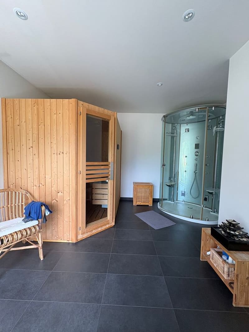 Detached house with large garden in quiet location in Grono (10)