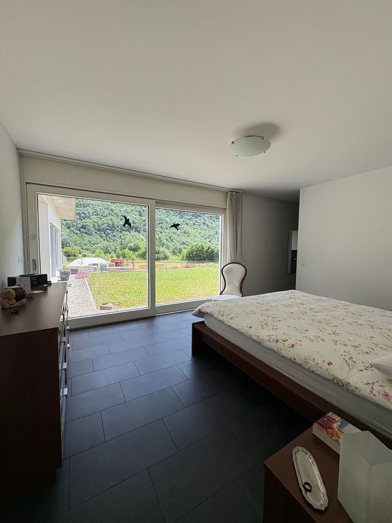 Detached house with large garden in quiet location in Grono (9)