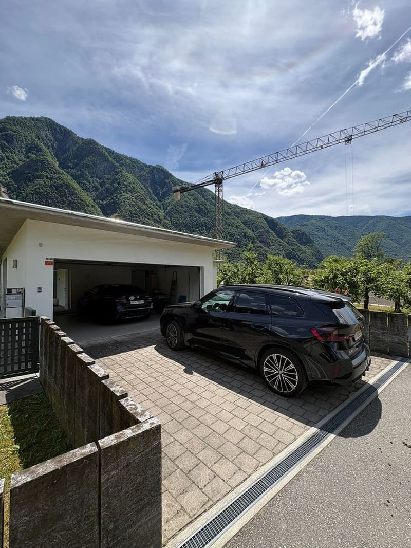 Detached house with large garden in quiet location in Grono (12)