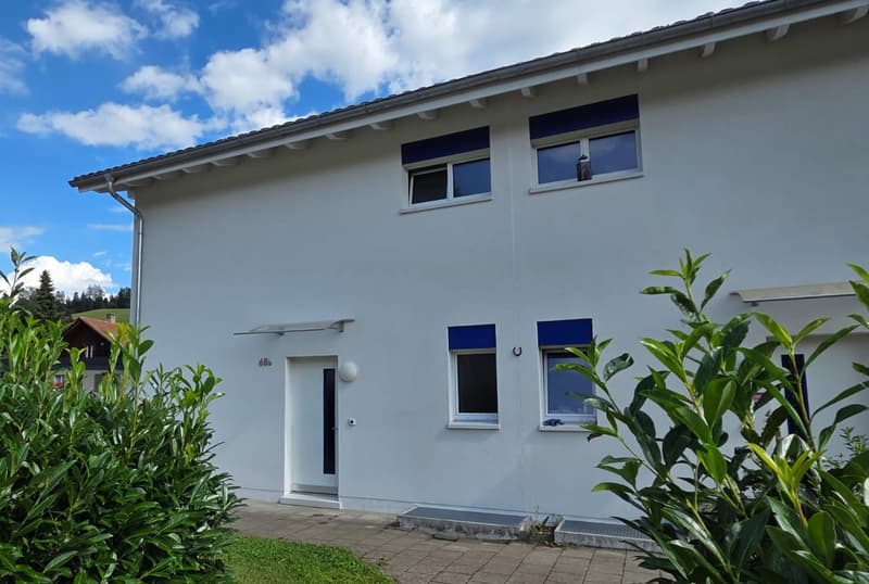 Casa a due famiglie a Sumiswald – 11 stanze, moderna e familiare (1)