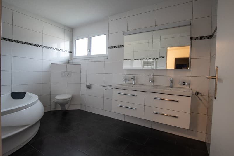 Casa a due famiglie a Sumiswald – 11 stanze, moderna e familiare (8)