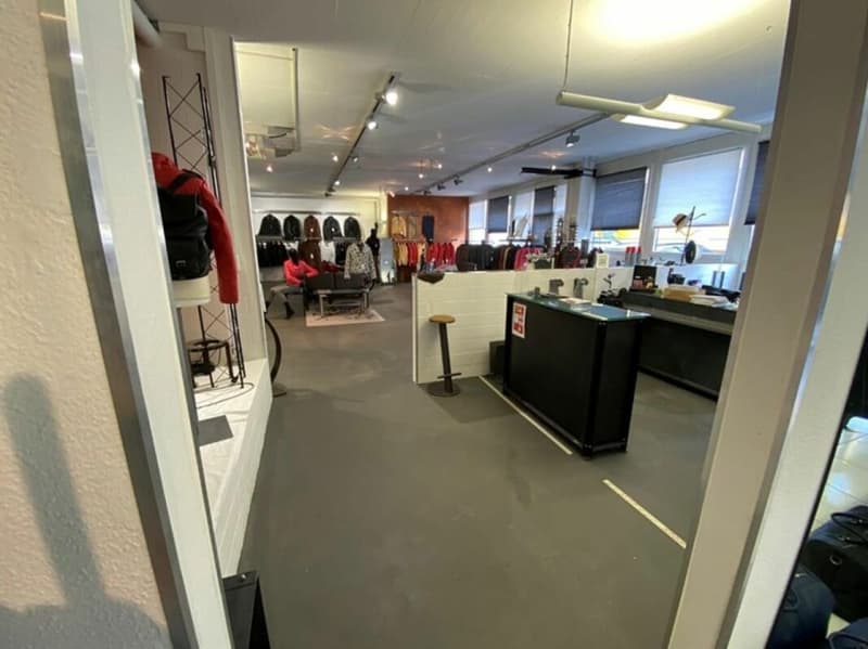 Three separately accessible commercial units on the ground floor - versatile (4)