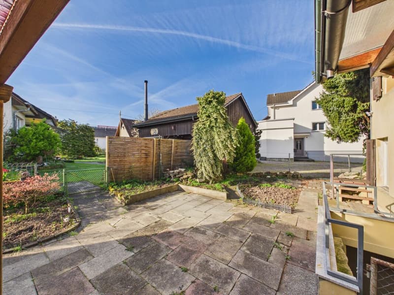 Elegantly Modernized Semi-Detached House with Garden Seating Area (8)