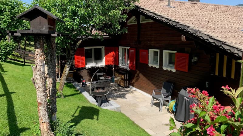 Charming Chalet with Lake and Mountain View (3)