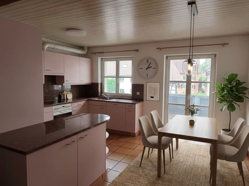 Helle 4½-Zimmer-Wohnung mit Charme in Trasadingen (2)