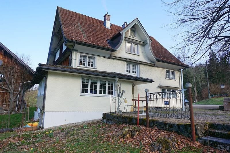 Ensemble mit Gasthaus, 2 Wohnungen & Scheune in Nesslau - kaufen (13)