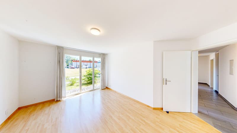 Bright 4.5-room garden apartment with terrace for sale in Münsingen (6)