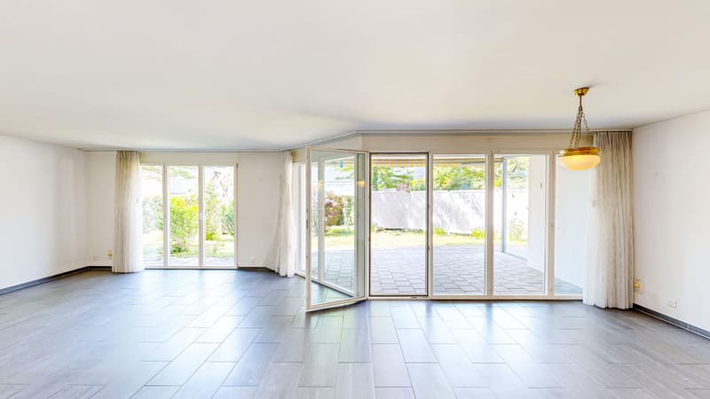 Bright 4.5-room garden apartment with terrace for sale in Münsingen (3)