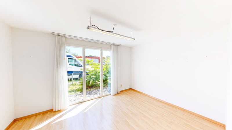Bright 4.5-room garden apartment with terrace for sale in Münsingen (7)