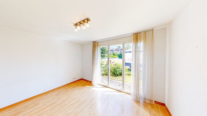 Bright 4.5-room garden apartment with terrace for sale in Münsingen (8)
