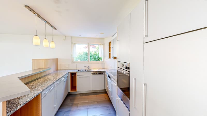 Bright 4.5-room garden apartment with terrace for sale in Münsingen (5)