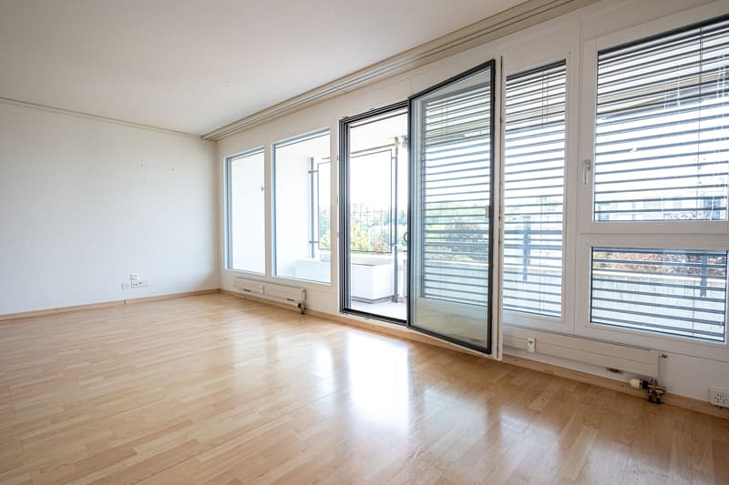 Bright 4.5-room apartment with balcony in Muri near Bern for sale (2)