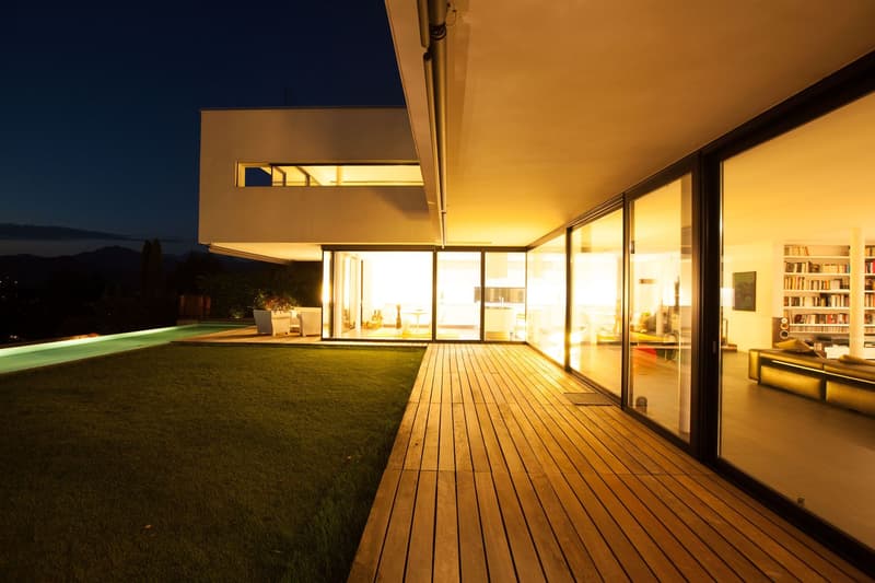 LUXUS-VILLA MIT BEEINDRUCKENDEM SEE-BLICK UND INFINITY-POOL (5)