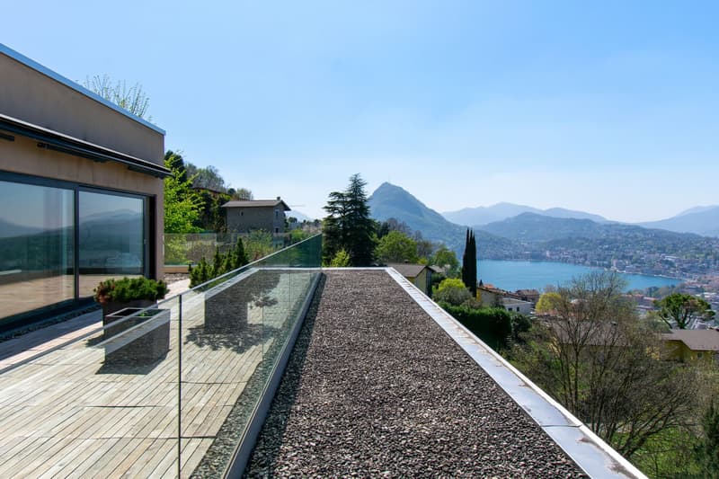 LUXUS-VILLA MIT BEEINDRUCKENDEM SEE-BLICK UND INFINITY-POOL (2)