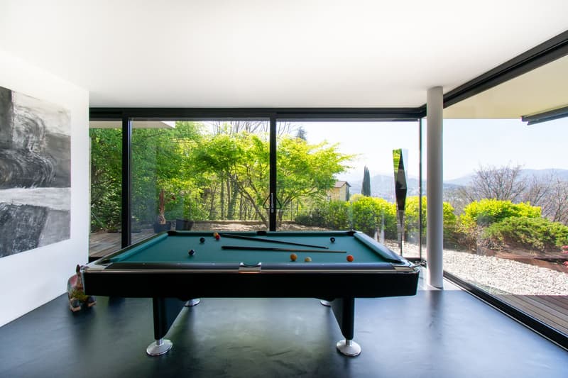 LUXUS-VILLA MIT BEEINDRUCKENDEM SEE-BLICK UND INFINITY-POOL (9)
