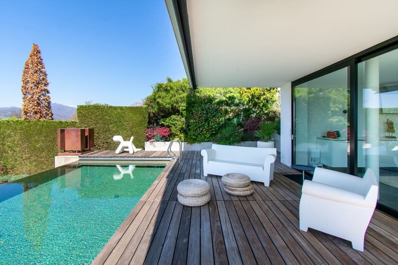 LUXUS-VILLA MIT BEEINDRUCKENDEM SEE-BLICK UND INFINITY-POOL (17)