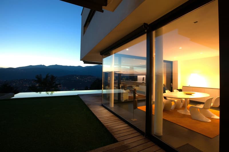 LUXUS-VILLA MIT BEEINDRUCKENDEM SEE-BLICK UND INFINITY-POOL (3)