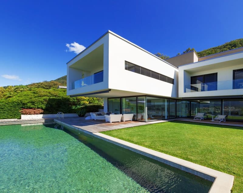 LUXUS-VILLA MIT BEEINDRUCKENDEM SEE-BLICK UND INFINITY-POOL (7)