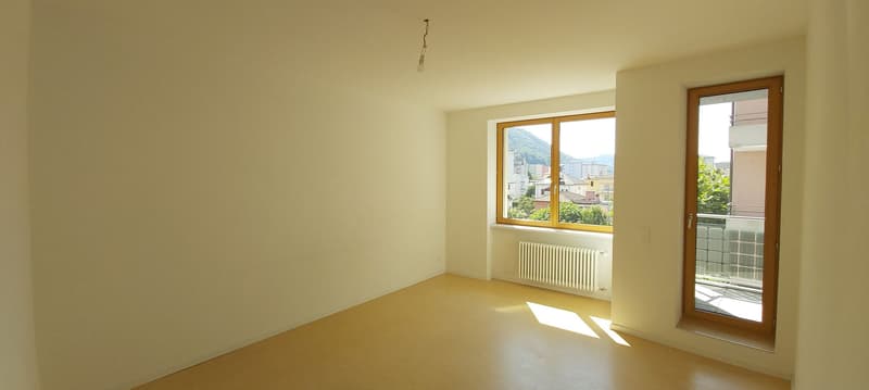 HELLDUNKLE 4.5 ZIMMER IN MINERGIE-GEBAUDE (3)
