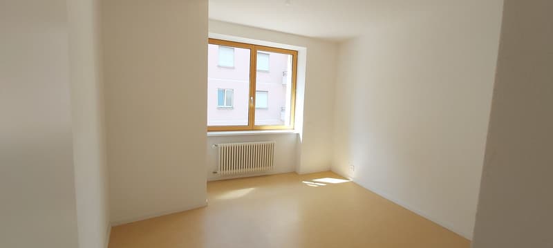 HELLDUNKLE 4.5 ZIMMER IN MINERGIE-GEBAUDE (6)