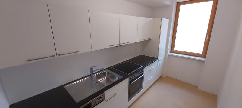 HELLDUNKLE 4.5 ZIMMER IN MINERGIE-GEBAUDE (2)