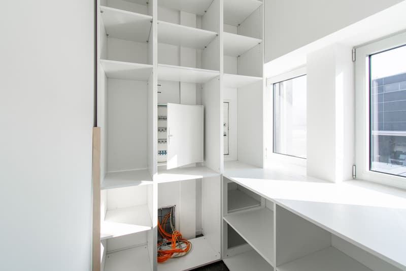 BRIGHT OPEN SPACE IN STRATEGIC LOCATION (7)