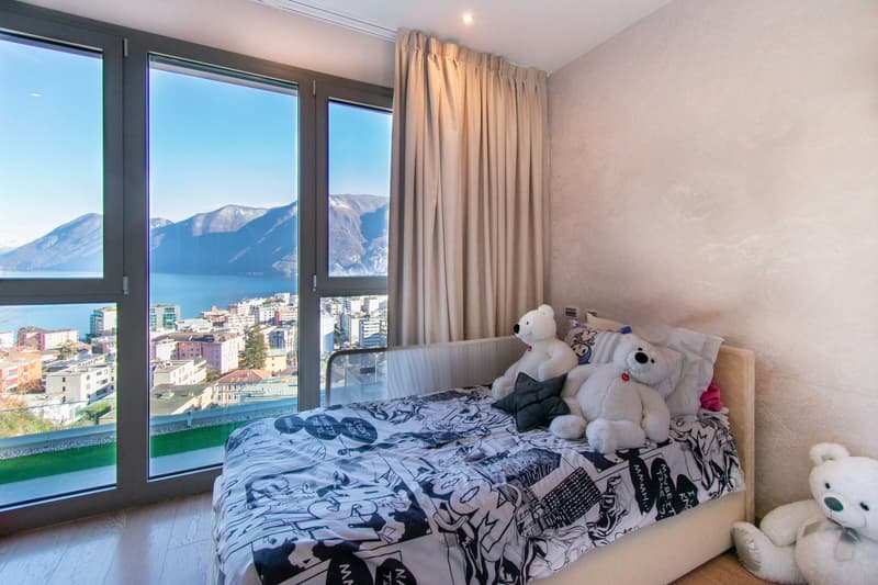 Exklusives Anwesen mit Pool und spektakulärer Aussicht auf den See (13)
