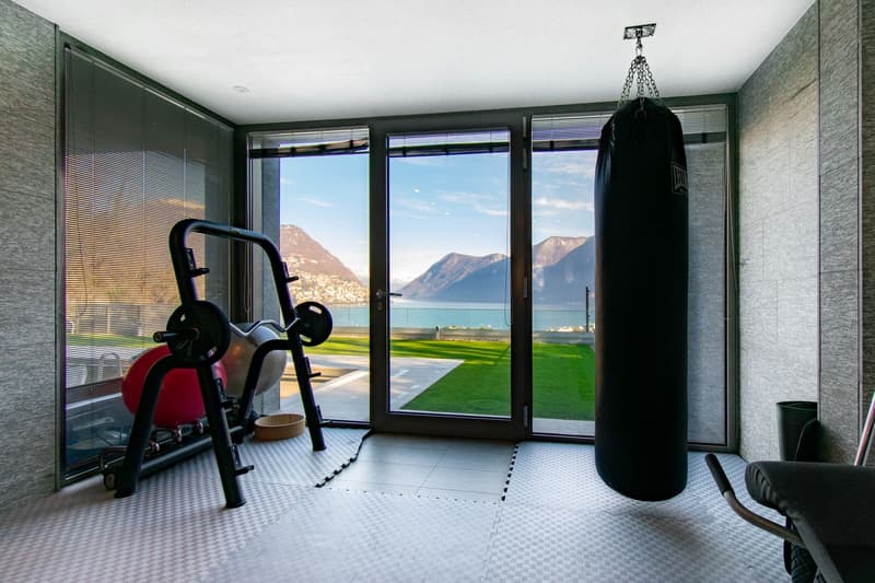 Exklusives Anwesen mit Pool und spektakulärer Aussicht auf den See (11)
