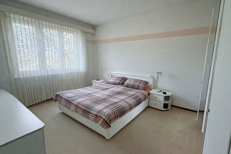 HELLES 3.5-ZIMMER-WOHNUNG IM OBERSTEN STOCK MIT BALKON (4)