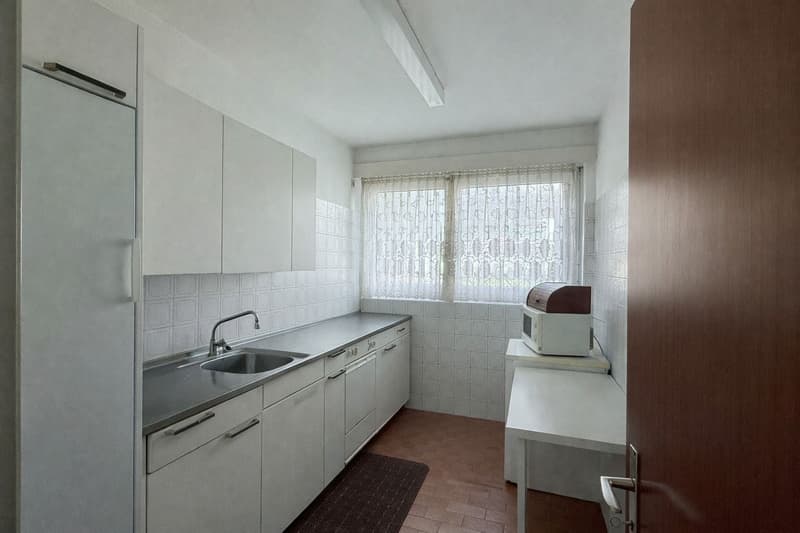 HELLES 3.5-ZIMMER-WOHNUNG IM OBERSTEN STOCK MIT BALKON (3)