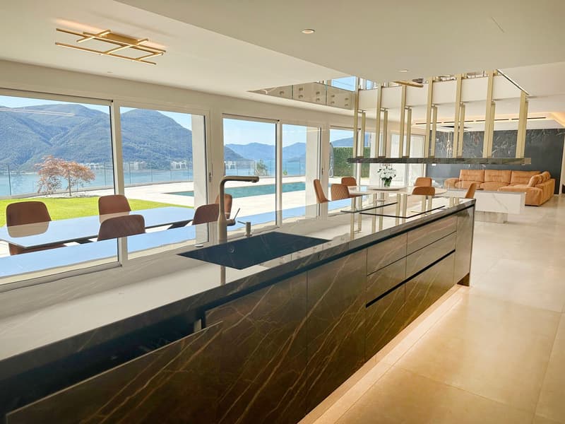 VILLA EXTRALUSSO CON IMPERDIBILE VISTA SULLE ISOLE DI BRISSAGO (5)