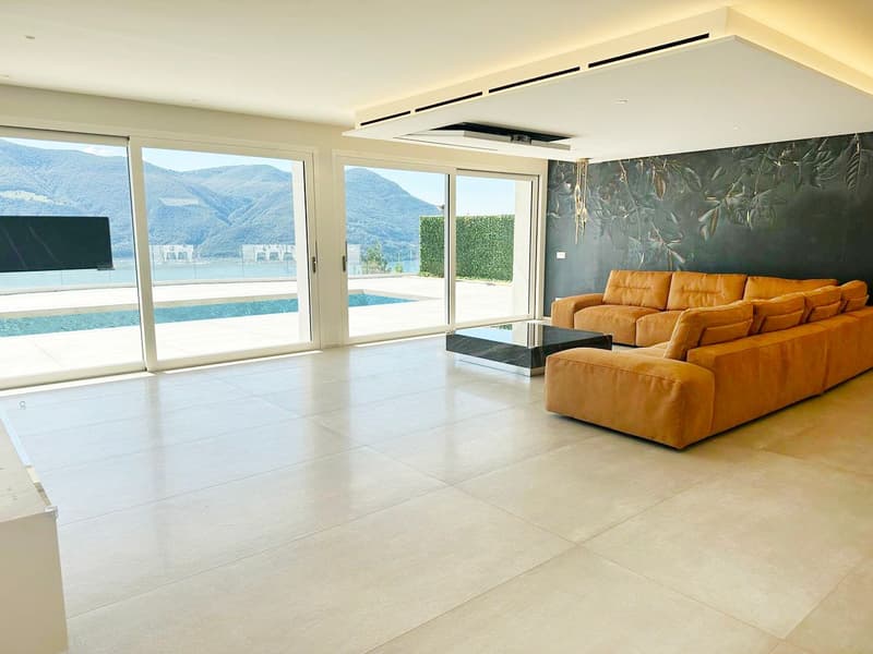 VILLA EXTRALUSSO CON IMPERDIBILE VISTA SULLE ISOLE DI BRISSAGO (2)