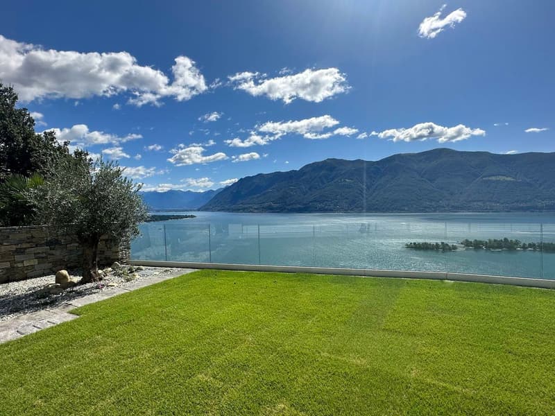 VILLA EXTRALUSSO CON IMPERDIBILE VISTA SULLE ISOLE DI BRISSAGO (10)