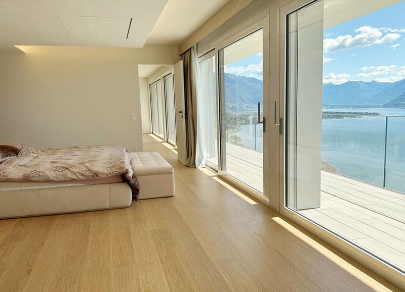 VILLA EXTRALUSSO CON IMPERDIBILE VISTA SULLE ISOLE DI BRISSAGO (9)