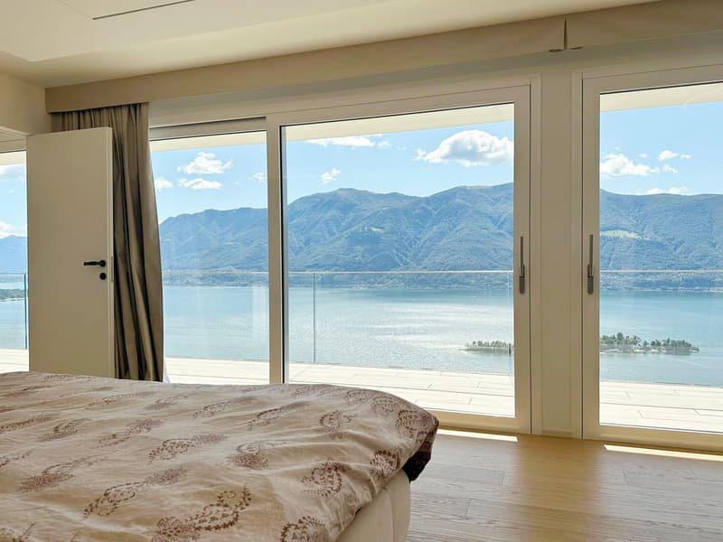 VILLA EXTRALUSSO CON IMPERDIBILE VISTA SULLE ISOLE DI BRISSAGO (8)