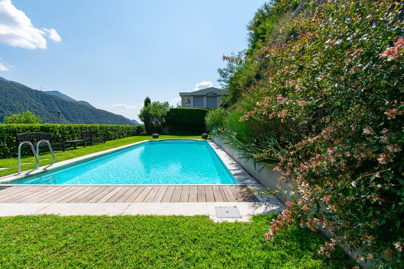 Duplex exclusif avec vue spectaculaire sur le lac et jardin (18)