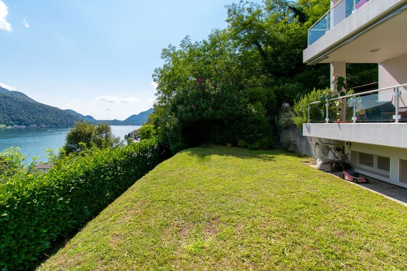 Duplex exclusif avec vue spectaculaire sur le lac et jardin (15)