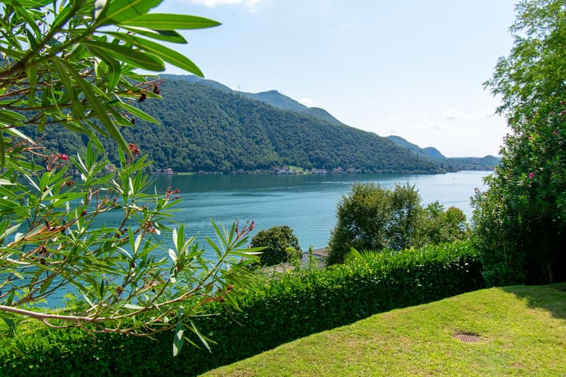 Duplex exclusif avec vue spectaculaire sur le lac et jardin (11)