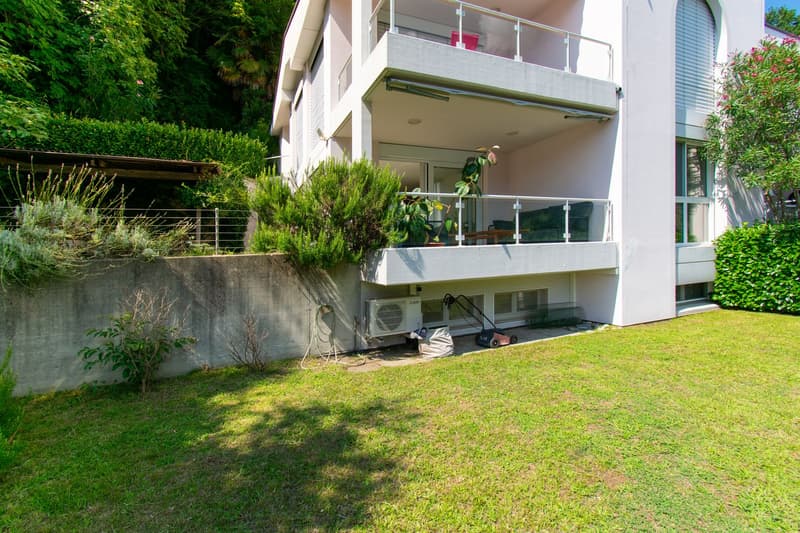 Duplex exclusif avec vue spectaculaire sur le lac et jardin (17)